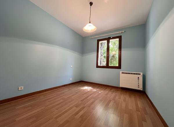 Maison avec 3 chambres, piscine et dépendance en plein centre de Bessières !