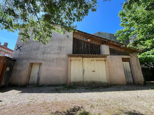 Maison avec 3 chambres, piscine et dépendance en plein centre de Bessières !