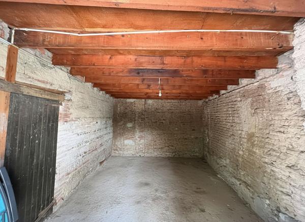 Maison avec 3 chambres, piscine et dépendance en plein centre de Bessières !
