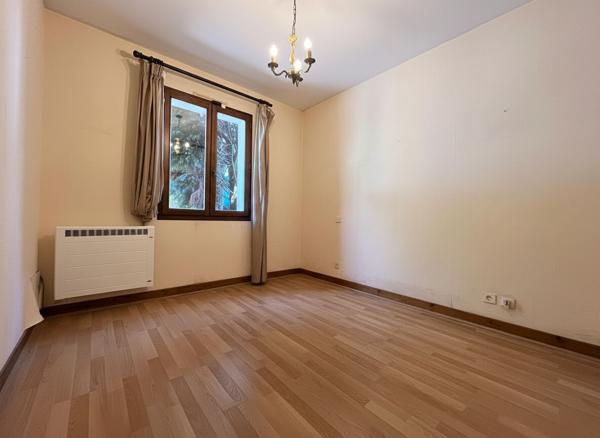 Maison avec 3 chambres, piscine et dépendance en plein centre de Bessières !