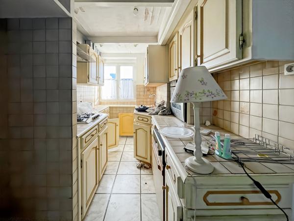 Local Commercial 273m2 13015