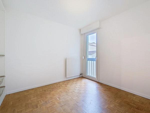 Appartement 4 pièces en dernier étage avec terrasse à vendre dans le quartier de Port-Sud à Ramonville Saint-Agne