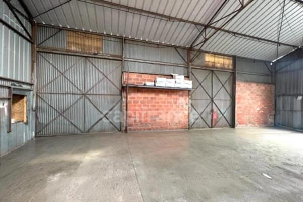 A PROXIMITÉ DE SAINTES (17100) Ensemble immobilier à vendre