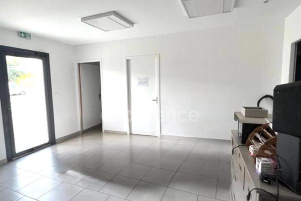 A PROXIMITÉ DE SAINTES (17100) Ensemble immobilier à vendre