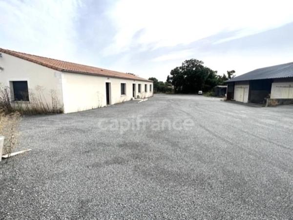 A PROXIMITÉ DE SAINTES (17100) Ensemble immobilier à vendre