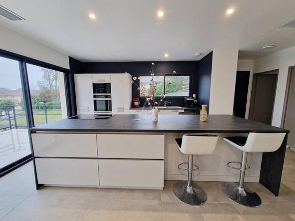 Villa contemporaine 200 m²  Position dominante  Vue Pyrénées  Proche Pau