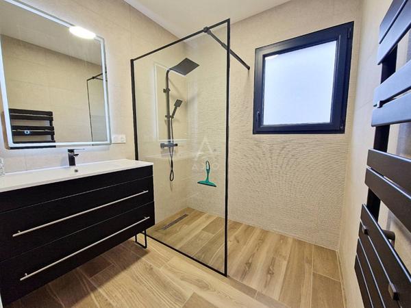 Villa contemporaine 200 m²  Position dominante  Vue Pyrénées  Proche Pau