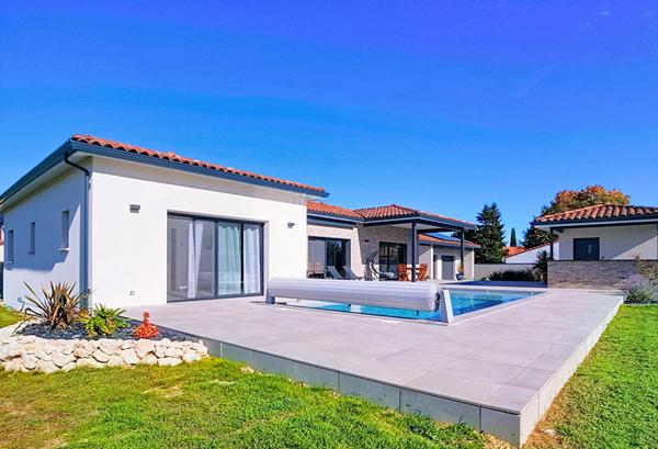 Maison à vendre 7 pièces. 5 chambres. 170m² . 31470 SAINT LYS