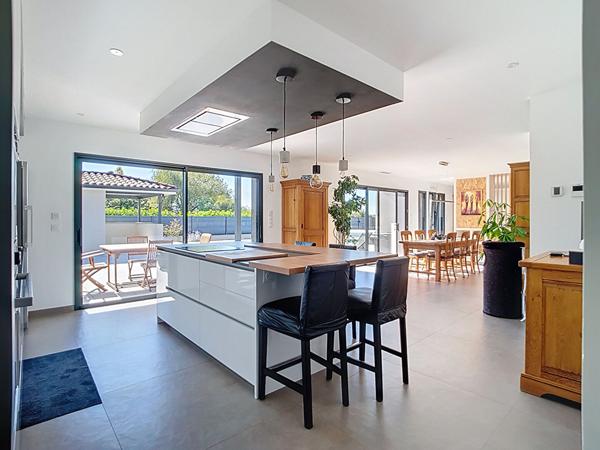 Maison à vendre 7 pièces. 5 chambres. 170m² . 31470 SAINT LYS