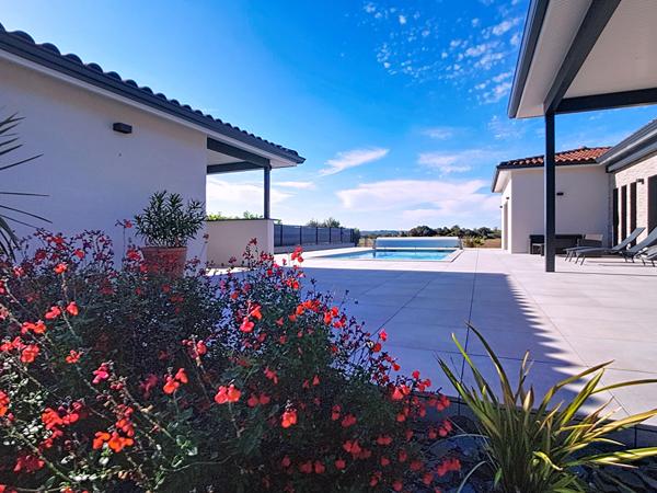 Maison à vendre 7 pièces. 5 chambres. 170m² . 31470 SAINT LYS