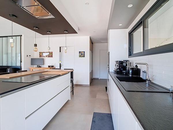 Maison à vendre 7 pièces. 5 chambres. 170m² . 31470 SAINT LYS