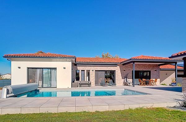 Maison à vendre 7 pièces. 5 chambres. 170m² . 31470 SAINT LYS