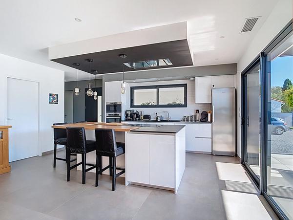 Maison à vendre 7 pièces. 5 chambres. 170m² . 31470 SAINT LYS