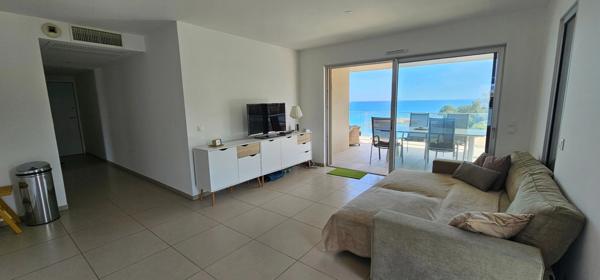 SOLENZARA (20) Appartement à vendre 3 pièces de 68m². avec terrasse de 31m². RÉSIDENCE PIEDS DANS L'EAU