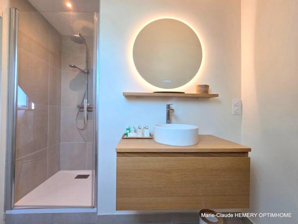Dinard, Thalassothérapie, belle Villa de 202m² sur parcelle de 400 m² clôturée et paysagée. Rénovation récente de qualité.