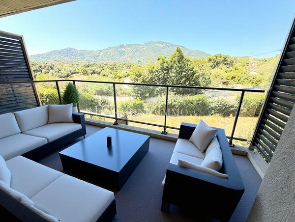 Très bel appartement récent avec terrasse.