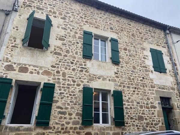 Immeuble à vendre |  Chabanais |  126 m²