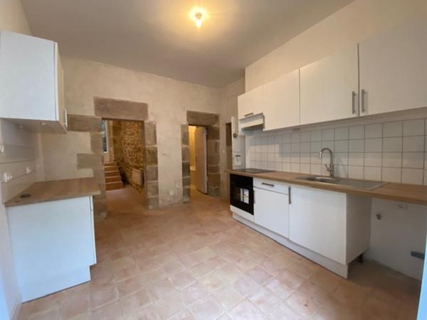 Immeuble à vendre |  Chabanais |  126 m²