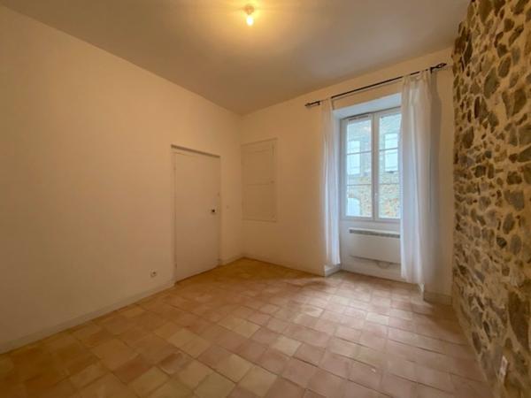 Immeuble à vendre |  Chabanais |  126 m²