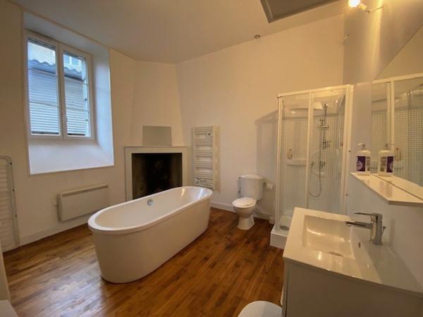 Immeuble à vendre |  Chabanais |  126 m²