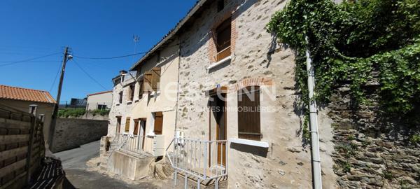 A vendre - Immeuble de rapport - 5 T2 - Centre de Vihiers - D5904