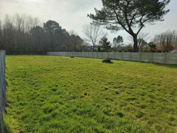 A VENDRE - Terrain de 2 430m2 avec acces direct à la route