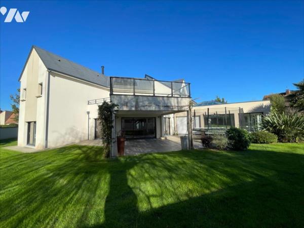 CAEN NORD BUS DE VILLE MAISON 10 PIECES TERRAIN 2328 m²                   M²
