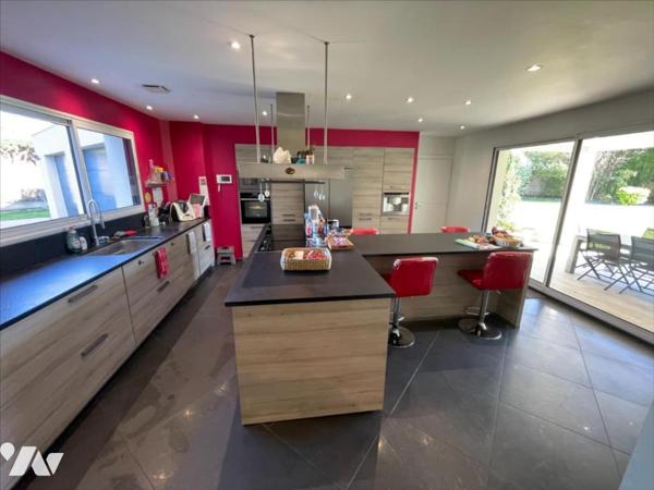 CAEN NORD BUS DE VILLE MAISON 10 PIECES TERRAIN 2328 m²                   M²