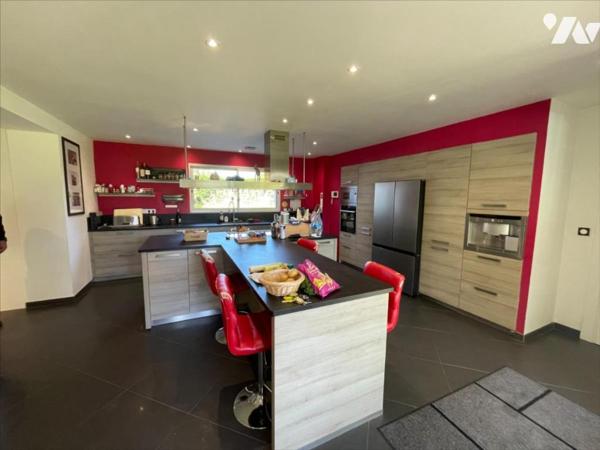 CAEN NORD BUS DE VILLE MAISON 10 PIECES TERRAIN 2328 m²                   M²