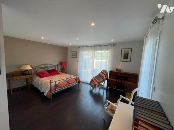 CAEN NORD BUS DE VILLE MAISON 10 PIECES TERRAIN 2328 m²                   M²