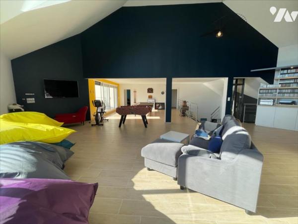 CAEN NORD BUS DE VILLE MAISON 10 PIECES TERRAIN 2328 m²                   M²