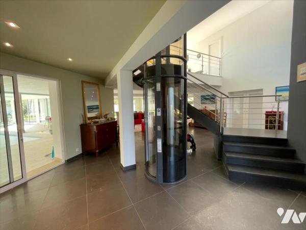 CAEN NORD BUS DE VILLE MAISON 10 PIECES TERRAIN 2328 m²                   M²