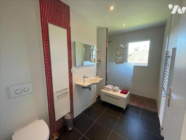 CAEN NORD BUS DE VILLE MAISON 10 PIECES TERRAIN 2328 m²                   M²