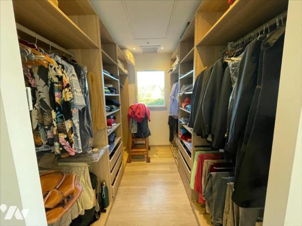 CAEN NORD BUS DE VILLE MAISON 10 PIECES TERRAIN 2328 m²                   M²