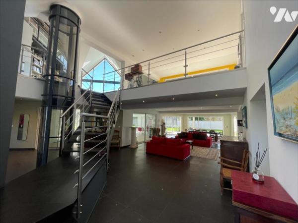 CAEN NORD BUS DE VILLE MAISON 10 PIECES TERRAIN 2328 m²                   M²