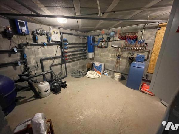 CAEN NORD BUS DE VILLE MAISON 10 PIECES TERRAIN 2328 m²                   M²