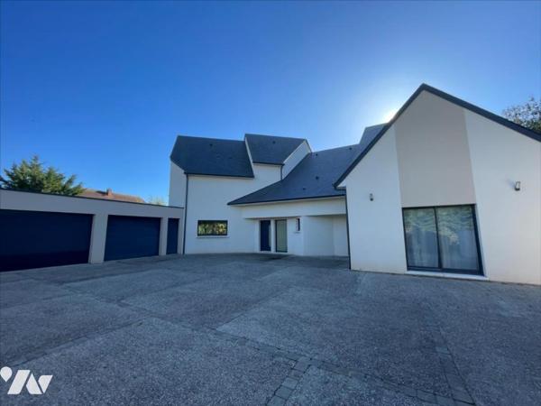 CAEN NORD BUS DE VILLE MAISON 10 PIECES TERRAIN 2328 m²                   M²