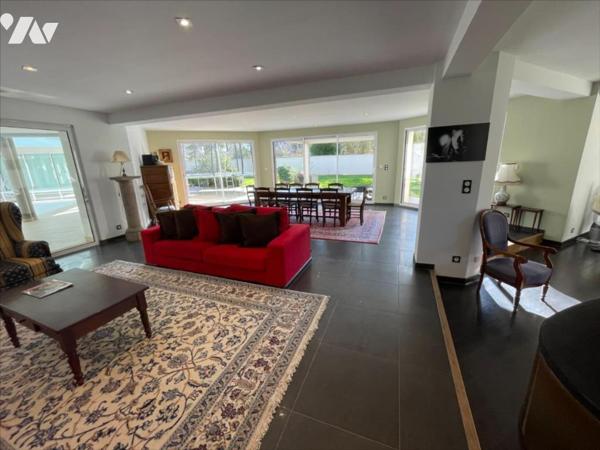 CAEN NORD BUS DE VILLE MAISON 10 PIECES TERRAIN 2328 m²                   M²