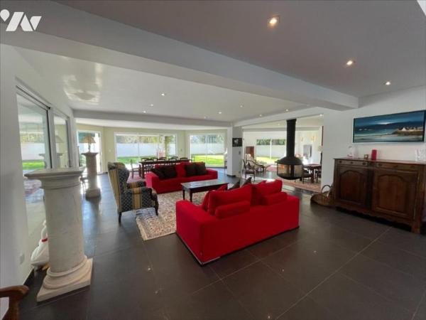 CAEN NORD BUS DE VILLE MAISON 10 PIECES TERRAIN 2328 m²                   M²