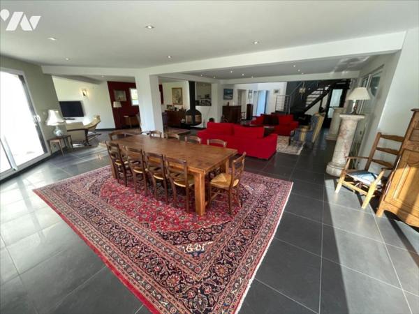 CAEN NORD BUS DE VILLE MAISON 10 PIECES TERRAIN 2328 m²                   M²