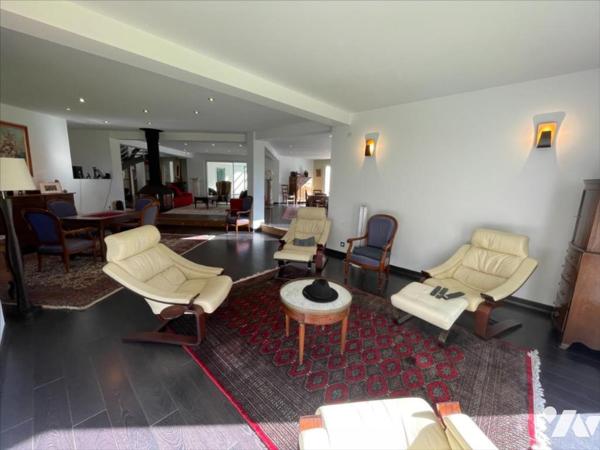 CAEN NORD BUS DE VILLE MAISON 10 PIECES TERRAIN 2328 m²                   M²