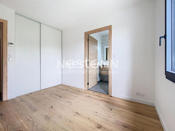 A vendre Maison Preignan 5 pièce(s) 128.22 m2, finition haut de gamme, de plain pied avec jardin clos et portail électrique