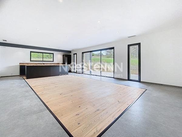 A vendre Maison Preignan 5 pièce(s) 128.22 m2, finition haut de gamme, de plain pied avec jardin clos et portail électrique