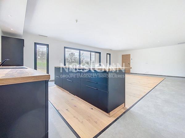 A vendre Maison Preignan 5 pièce(s) 128.22 m2, finition haut de gamme, de plain pied avec jardin clos et portail électrique