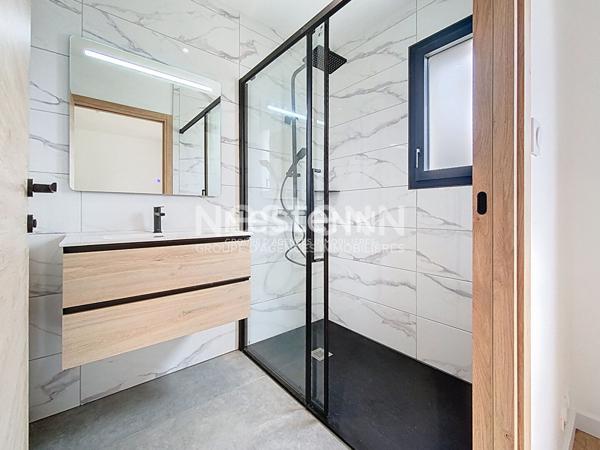 A vendre Maison Preignan 5 pièce(s) 128.22 m2, finition haut de gamme, de plain pied avec jardin clos et portail électrique