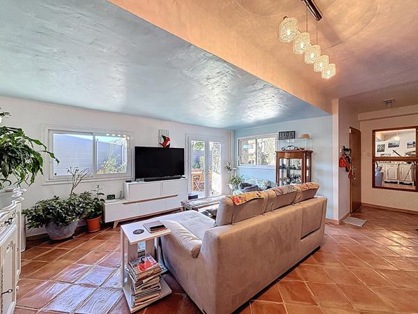 En Exclusivité- Rez-de-villa Magagnosc 4 pièce(s) 119 m2, 2 chambres + possible d'en faire une troisième, 580 m2 de jardin privatif, calme absolu, proche des commodités