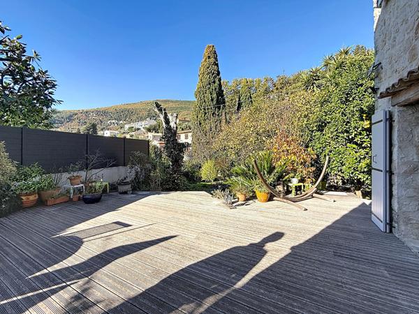 En Exclusivité- Rez-de-villa Magagnosc 4 pièce(s) 119 m2, 2 chambres + possible d'en faire une troisième, 580 m2 de jardin privatif, calme absolu, proche des commodités