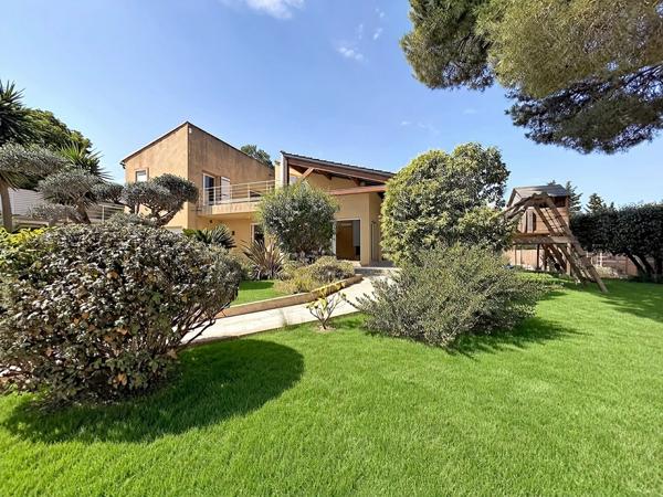 Villa 200 m² à vendre à Aubagne, 1470 m² terrain - Camp Major, Route d'Eoures