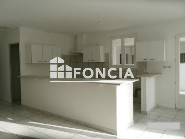 Location Appartement 3 pièces 58.76 m² - 9 AVENUE D'AUNIS Tonnay Charente 17430
