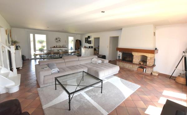 SUPERBE MAISON T6 SUR GRAND TERRAIN AVEC PISCINE DOMINANT LE GOLF DE FIAC